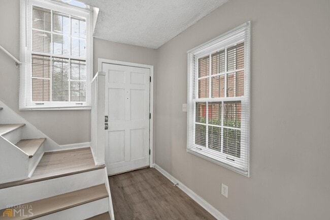 Building Photo - 1351 Lucile Ave SW
