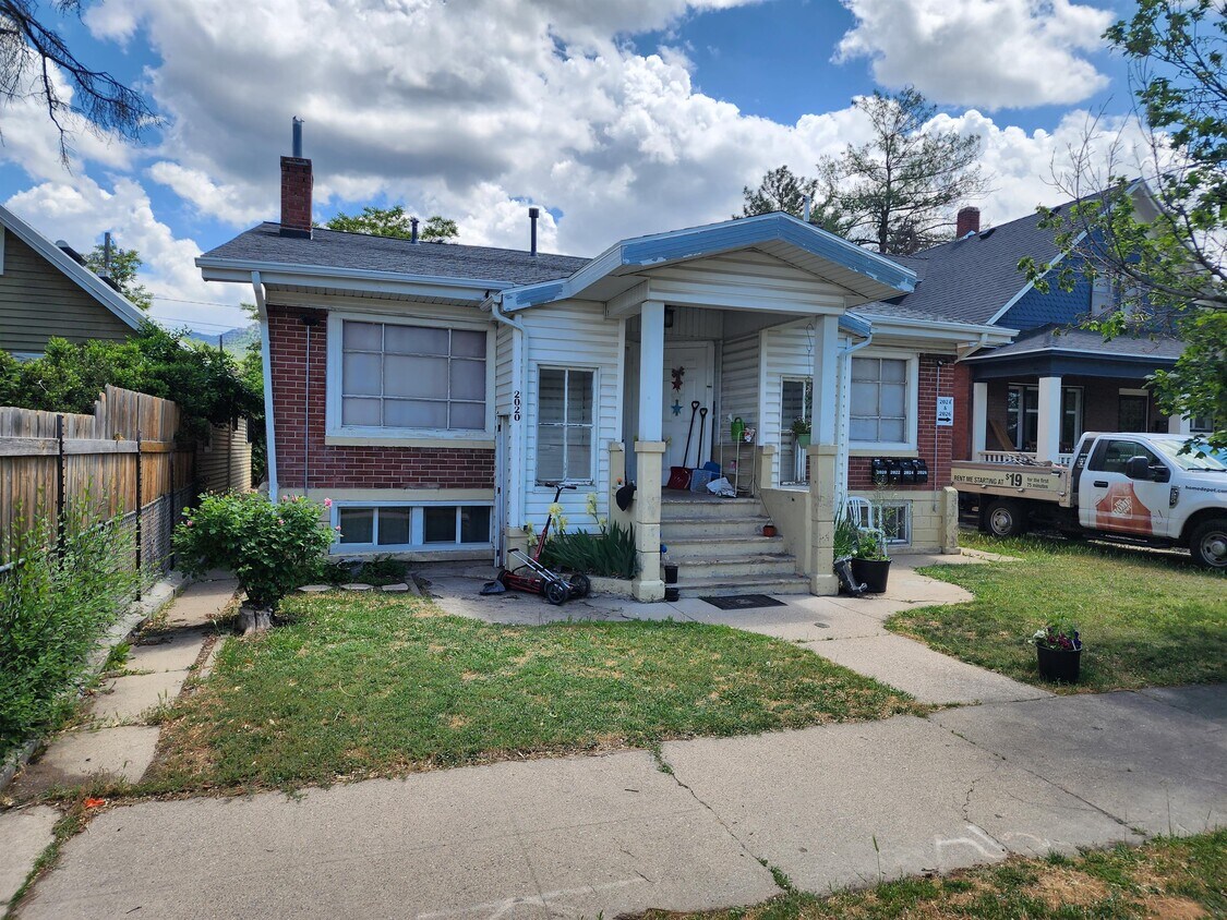 Foto principal - 2026 Monroe Blvd