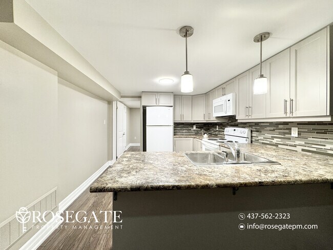 Photo du bâtiment - Spacious 2-Bedroom Basement Apartment with Parking & Shared Backyard in Oshawa