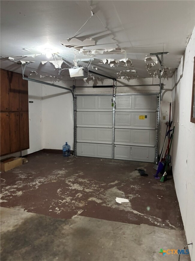 Building Photo - 202 Sherwood Dr