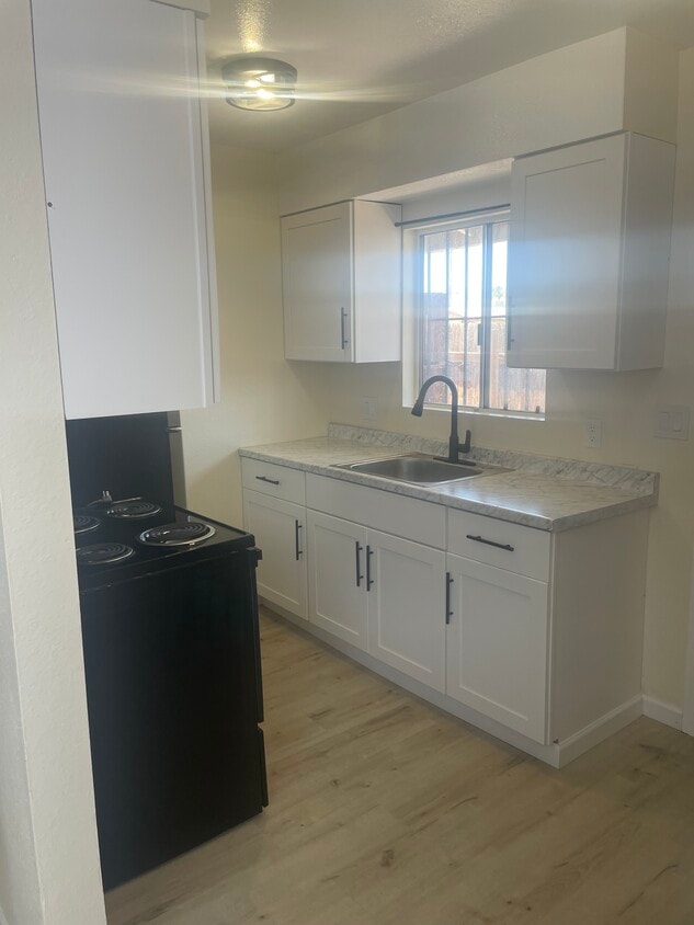 Kitchen - 635 W Olive Ave