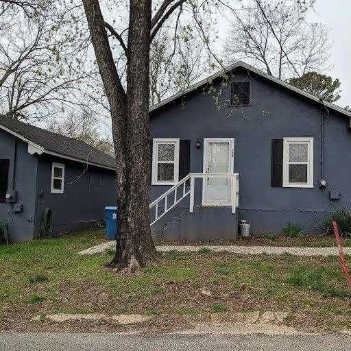 Primary Photo - 2 Bedroom Cottage