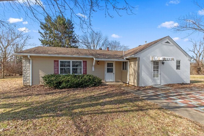 Building Photo - 4 bedroom Single Family Home with 3 Car Ga...