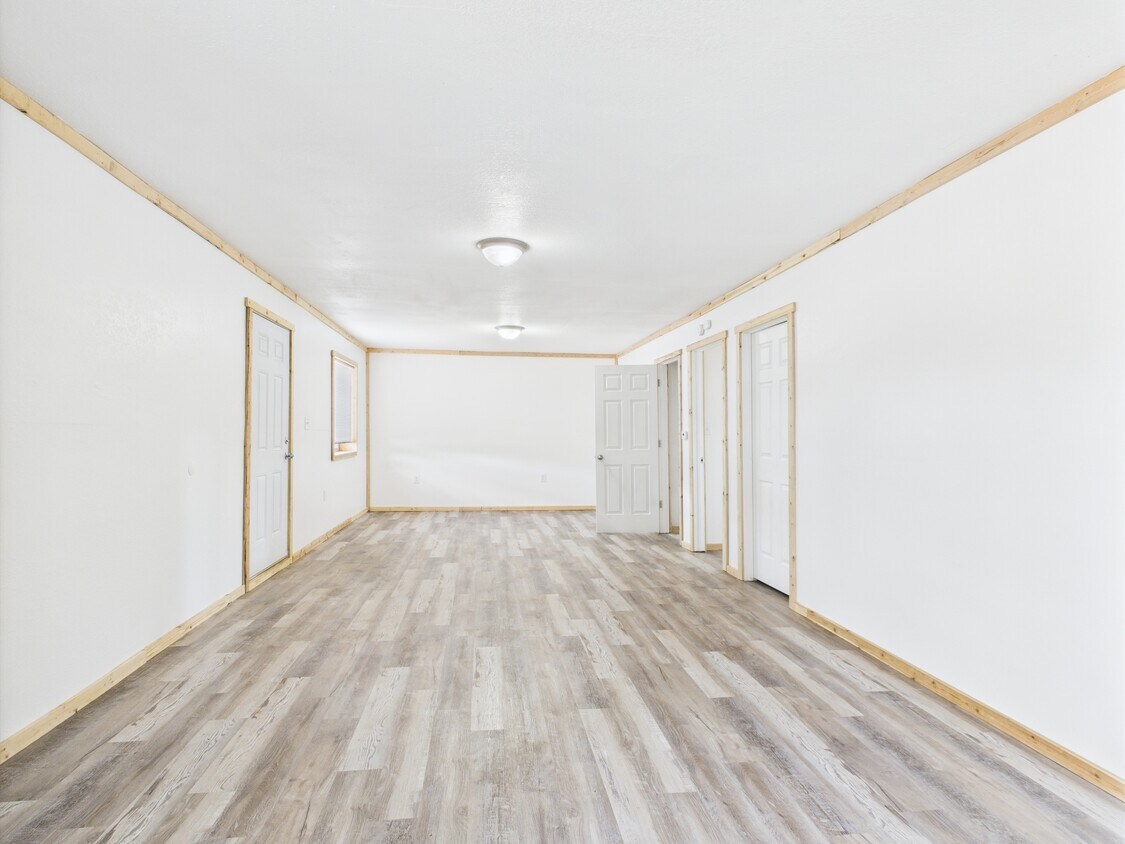 Foto principal - 2881 Elvira Ave