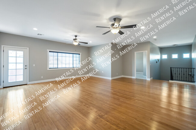 Building Photo - 16819 E Palm Beach Dr