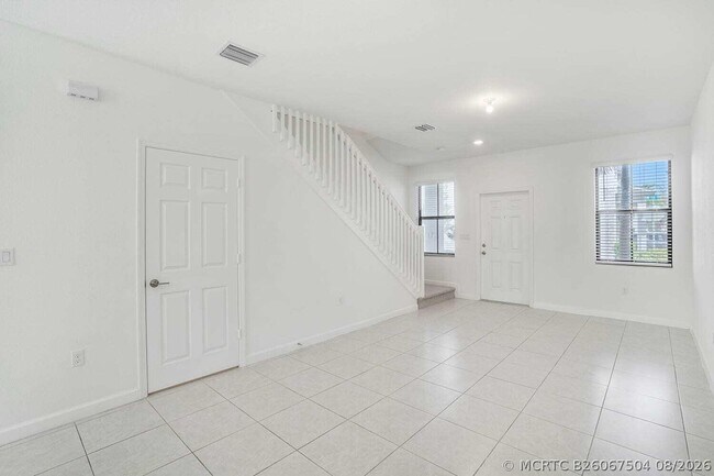 Building Photo - 2839 SW 16th Terrace