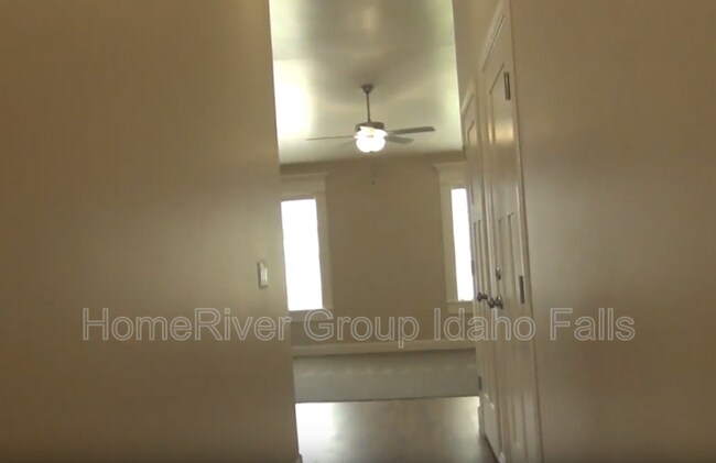 Foto del edificio - 3894 Chalet Dr