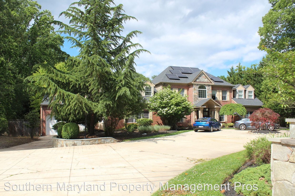 Primary Photo - 200 Quaint Acres Dr