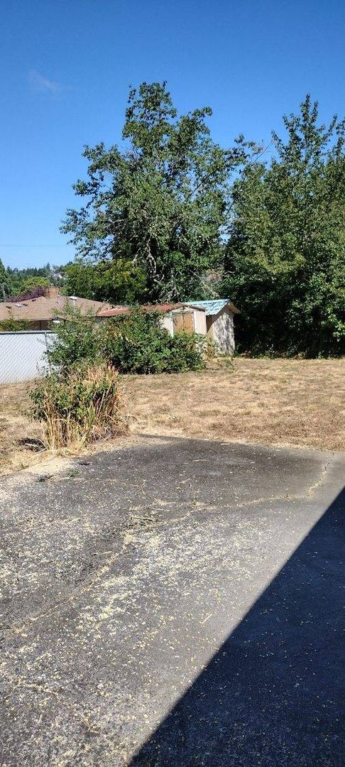 Building Photo - Wonderful 3 -bedroom with Garage