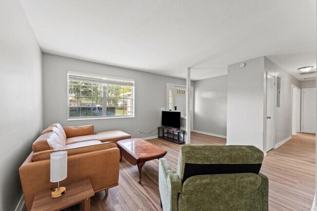 Foto del edificio - 7739 Pinnacle Dr
