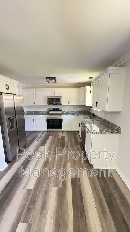 Building Photo - 410 Round Top Ave