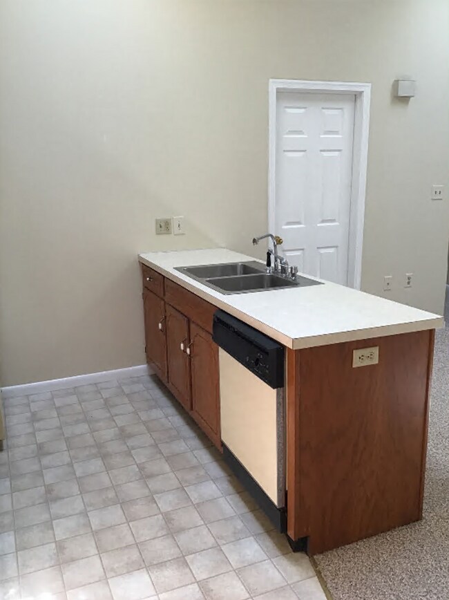 Foto del edificio - Cozy, end unit 2 bed/1 bath townhouse