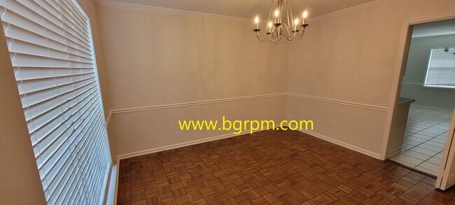 Building Photo - 4 BD, 2.5 BA, Sherwood