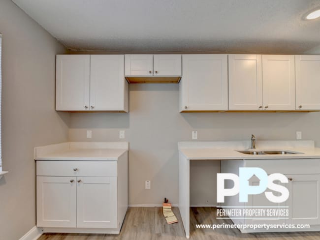 Building Photo - 390 W Lake Ave