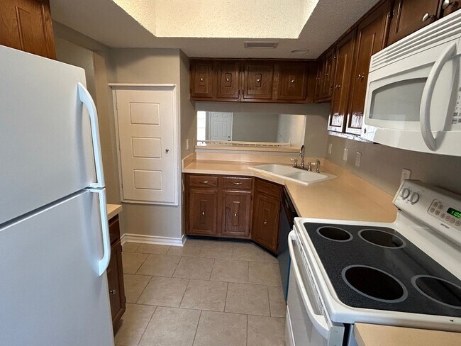 Foto del edificio - 3635 Garden Brook Dr