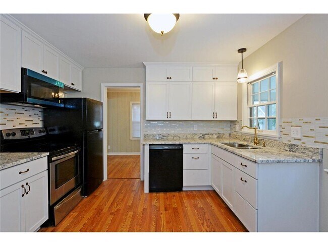 Building Photo - 155 Benton Ave