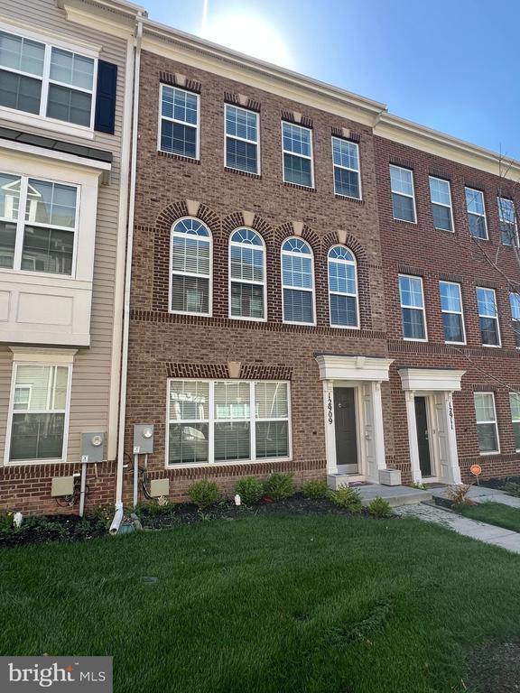 Foto del edificio - 12909 Brickyard Blvd