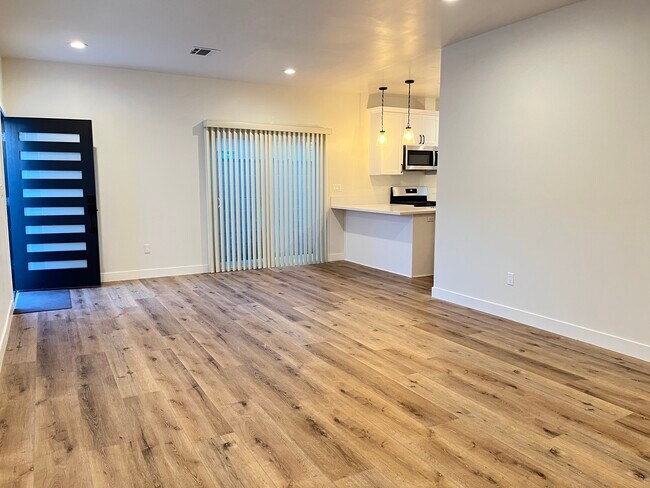 Foto del edificio - 9938 Lull St