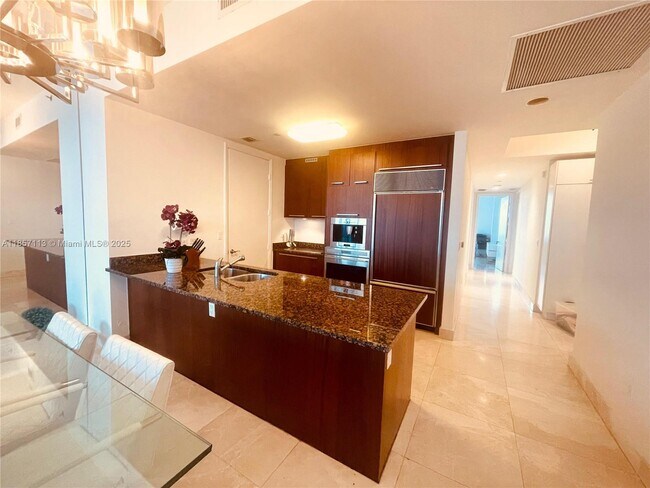 Foto del edificio - 16001 Collins Ave