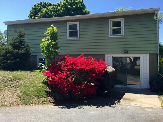 Foto del edificio - 72 Willow Ln