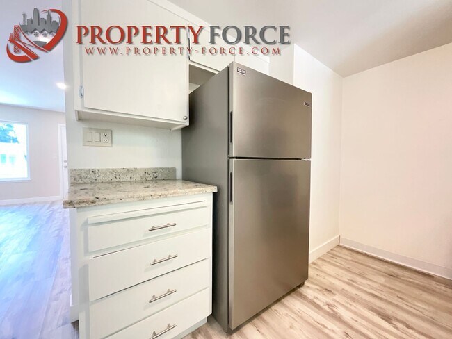 Foto del edificio - 946 Tamarack Ln