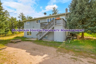 Building Photo - 836 Sleepy Hollow Dr