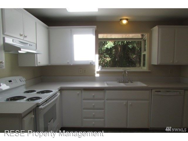 Building Photo - 9307 Trillium Cir W