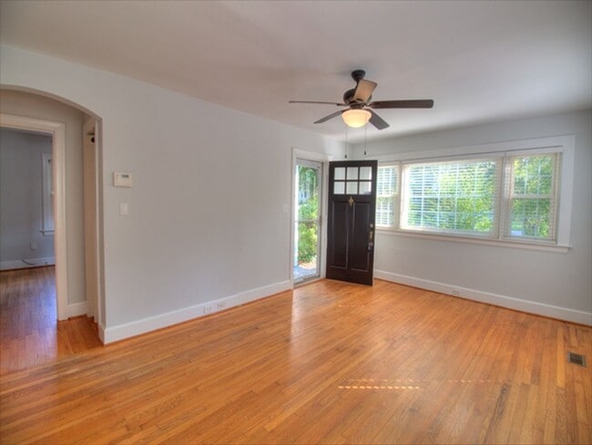 Building Photo - Charming Bungalow in Northgate Park With B...