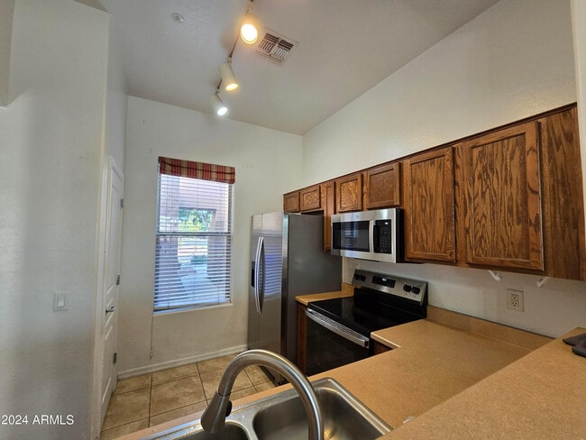 Building Photo - 1314 W Weatherby Way