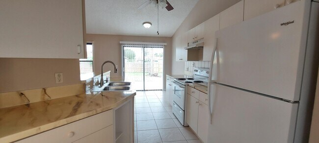 Foto del edificio - 249 SW Moselle Ave