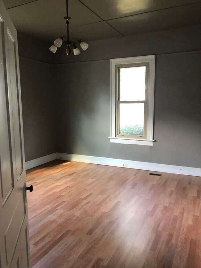Foto del edificio - 504 E Hampton St