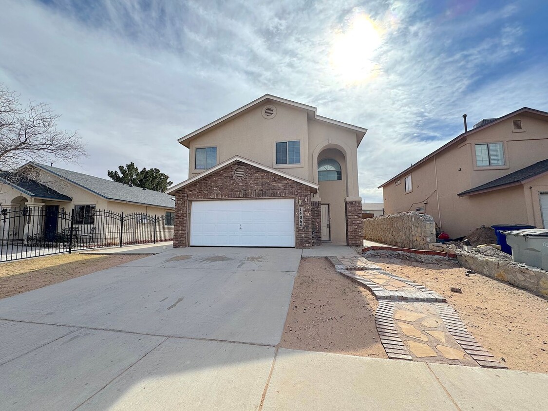 Foto principal - East El Paso 4 bed Refrig A/C w/Loft!