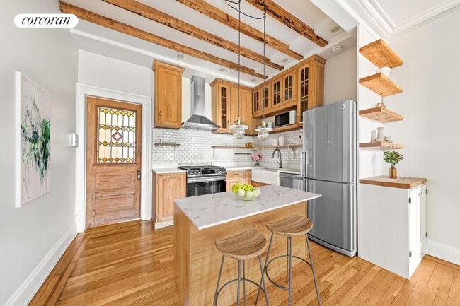 Building Photo - 446 5th St