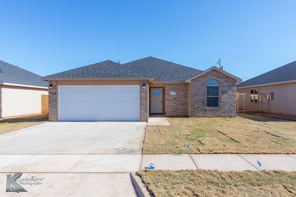 Foto principal - NEW CONSTRUCTION! 3 bed, 2 bath, 2 car garage