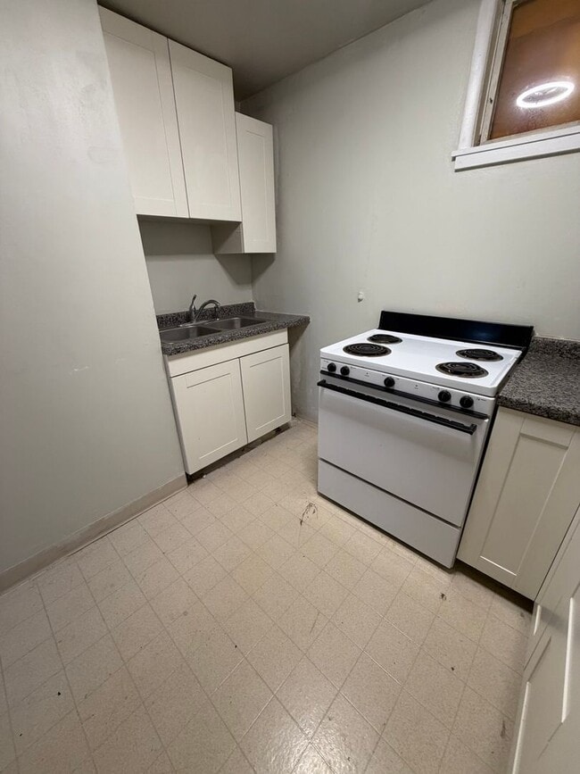 Building Photo - 1121 N 12th St