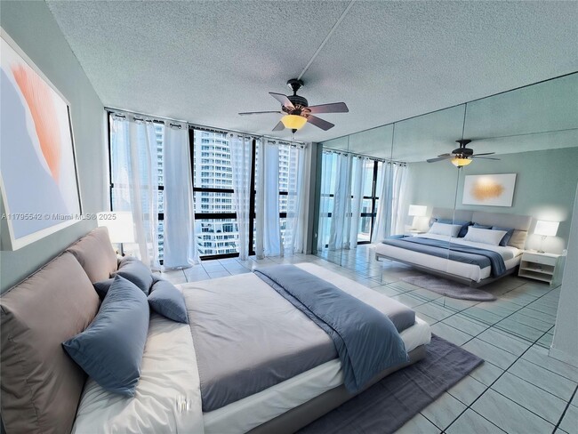 Foto del edificio - 600 NE 36th St