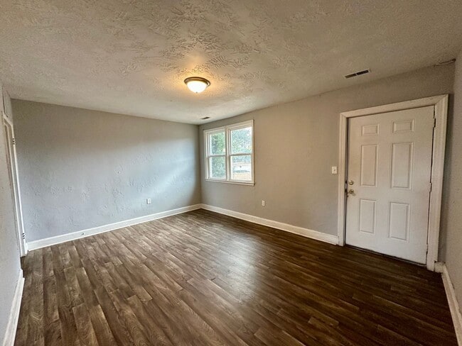 Building Photo - 706 B