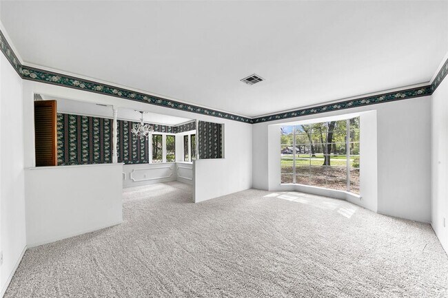 Building Photo - 267 Spring Pines Dr