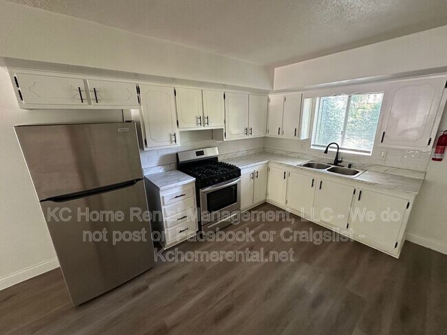 Foto del edificio - 1705 N 76th Terrace