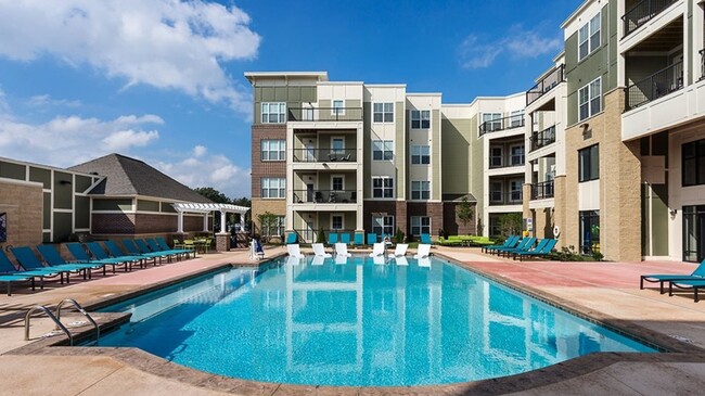 Building Photo - 1000 Hollister Ln