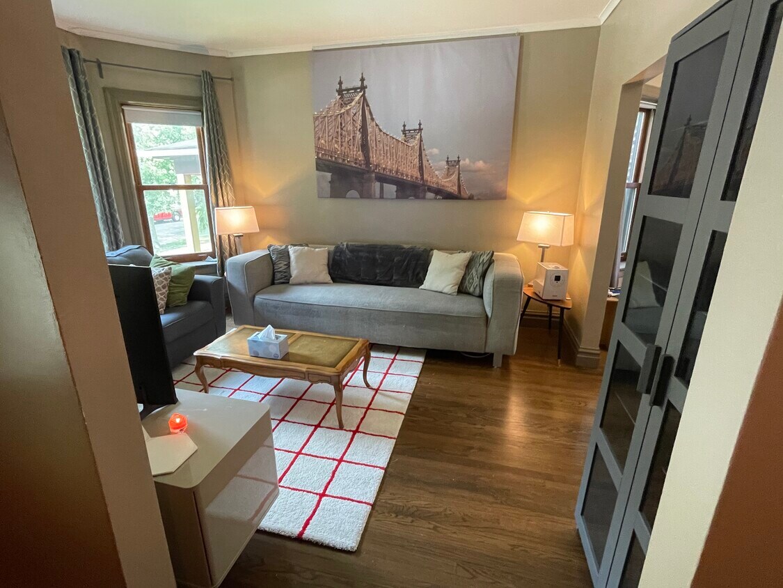 Living Room - 1421 W Granville Ave