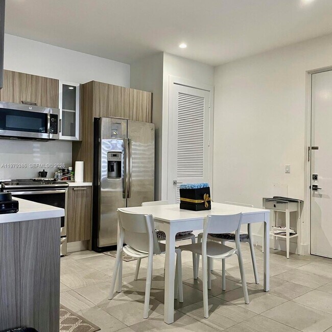 Foto del edificio - 1045 NE 18th Ave