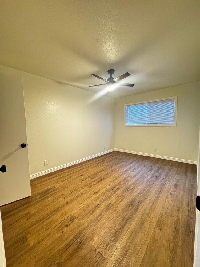 Building Photo - 1322 E Bulldog Ln