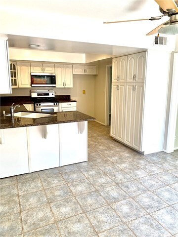 Building Photo - 10 Meadowsweet Way