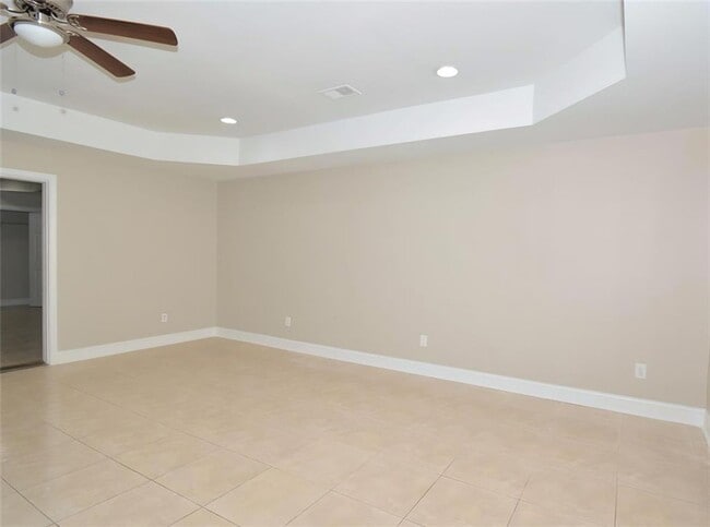 Building Photo - 618 Tradwell Pl NE