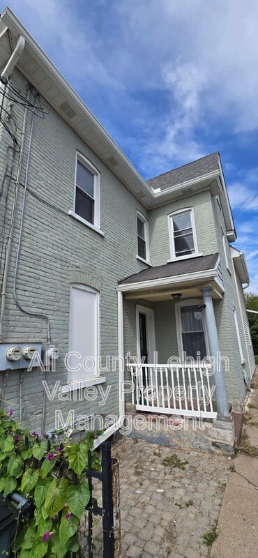 Building Photo - 61 E Goepp St