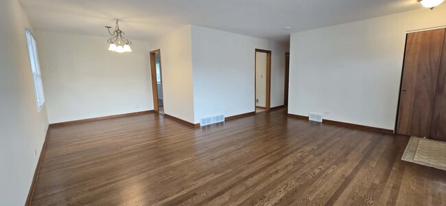 Building Photo - 8607 N Osceola Ave