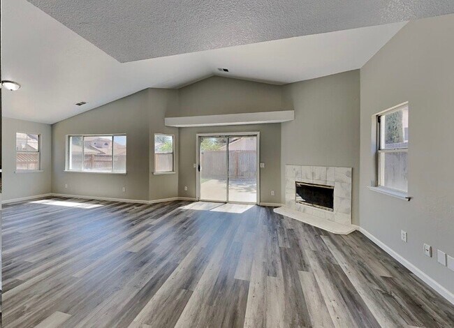 Foto del edificio - 8346 Oakenshield Cir