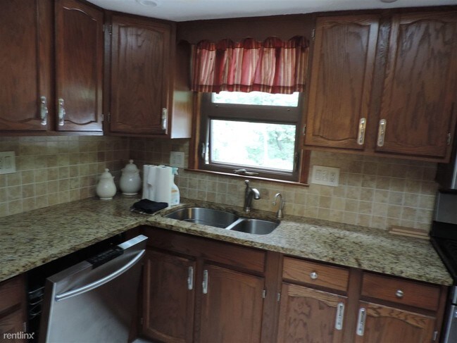 Building Photo - 3 br, 2.5 bath House - 15 Rabbit Rock Rd