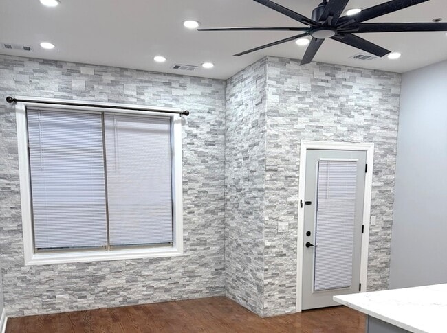 Photo - 2915 N Clybourn Ave Apartment